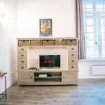 Spacieux & Confortable Au Coeur Du Centre-ville-aq Apartament