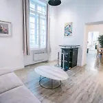 Spacieux & Confortable Au Coeur Du Centre-ville-aq Apartament