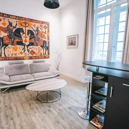 Spacieux & Confortable Au Coeur Du Centre-ville-aq Apartamento *