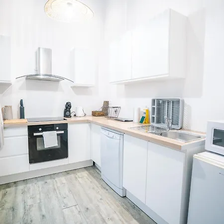 Spacieux & Confortable Au Coeur Du Centre-ville-aq *