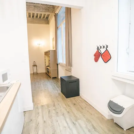 Spacieux & Confortable Au Coeur Du Centre-ville-aq Apartamento