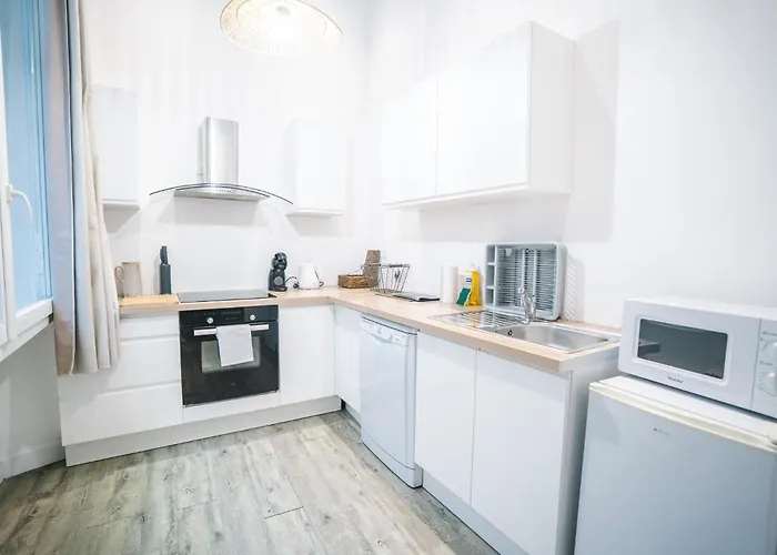 Spacieux & Confortable Au Coeur Du Centre-ville-aq *