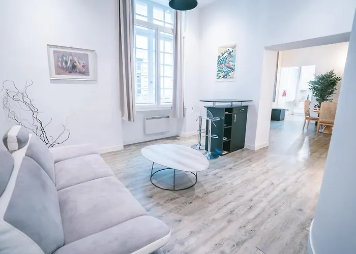 Spacieux & Confortable Au Coeur Du Centre-ville-aq *